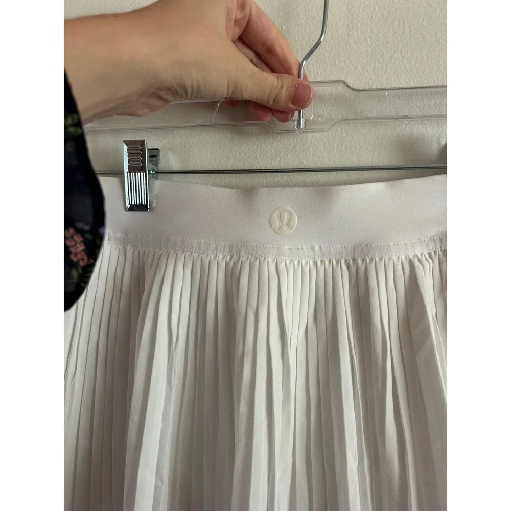 Lululemon Varsity Pleated Skirt White Tennis Golf Mini Athletic Skort Size 2